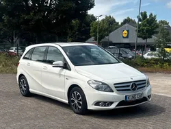 Weiß Gebraucht 2012 Mercedes B180 Van / Kleinbus | 6.200 € (Guter Preis)