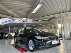 Black sapphire metallic Gebraucht 2022 BMW 318 Advantage Kombi | 23.450 € (Fairer Preis)