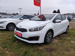 Weiß Gebraucht 2017 Kia Ceed DREAM-TEAM Edition Kleinwagen | 11.999 € (Etwas zu teuer)