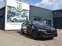 Schwarzmagic perleffekt Neu 2025 Skoda Octavia RS Kombi | 48.990 € (Teuer)