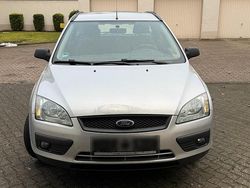 Silber Gebraucht 2005 Ford Focus Kombi | 2.000 € (Etwas zu teuer)