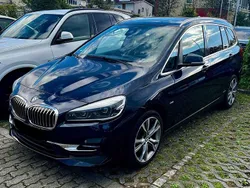 Blau Gebraucht 2019 BMW 220 Gran Tourer Luxury Line Van / Kleinbus | 17.850 € (Etwas zu teuer)
