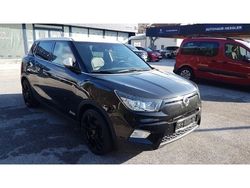 Schwarz Gebraucht 2017 Ssangyong (KGM) Tivoli SUV | 17.430 €