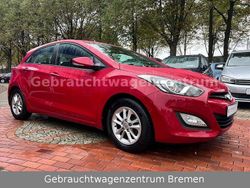 Rot Gebraucht 2014 Hyundai i30 Style Limousine | 7.490 € (Fairer Preis)