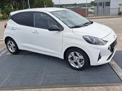 Weiß Gebraucht 2023 Hyundai i10 GO! Kleinwagen | 13.200 € (Fairer Preis)