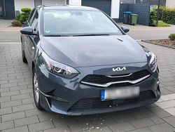 Grau Gebraucht 2023 Kia Ceed Limousine | 22.000 € (Fairer Preis)