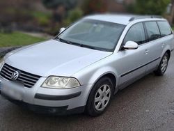 Grau Gebraucht 2004 VW Passat Kombi | 999 €