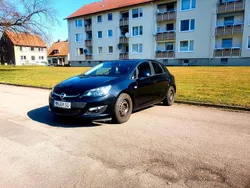 Schwarz Gebraucht 2014 Opel Astra Limousine | 5.990 € (Fairer Preis)