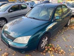 Grün Gebraucht 2002 Ford Mondeo Ghia Limousine | 1.450 € (Superpreis)