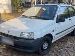 Weiß Gebraucht 1991 Renault Clio Kleinwagen | 1.800 €