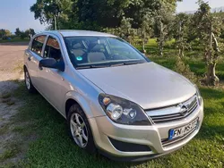 Silber Gebraucht 2009 Opel Astra Limousine | 2.699 € (Fairer Preis)