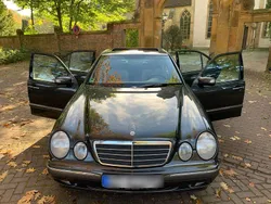 Schwarz Gebraucht 2000 Mercedes E270 Elegance Limousine | 10.900 €
