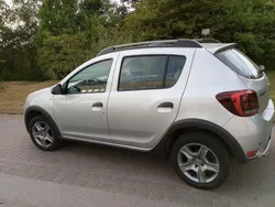 Silber Gebraucht 2019 Dacia Sandero Stepway Kleinwagen | 8.800 €