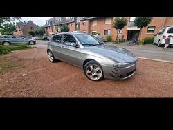 Grau Gebraucht 2005 Alfa Romeo 147 Kleinwagen | 400 € (Fairer Preis)