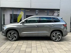Graphite graumetallic Neu 2025 Skoda Karoq SportLine SUV | 37.950 € (Teuer)