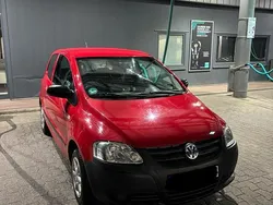 Rot Gebraucht 2011 VW Fox Kleinwagen | 2.000 € (Etwas zu teuer)
