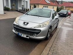 Silber Gebraucht 2007 Peugeot 207 CC Cabrio | 900 €