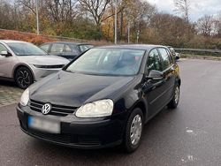 Schwarz Gebraucht 2005 VW Golf V Kleinwagen | 2.400 € (Fairer Preis)