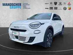Weißschwarz Neu 2025 Fiat 600E Red SUV | 34.490 €