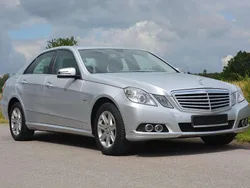 Polarsilber Gebraucht 2010 Mercedes E200 Elegance Limousine | 9.500 € (Fairer Preis)
