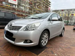Silber Gebraucht 2009 Toyota Verso Van / Kleinbus | 5.299 € (Guter Preis)