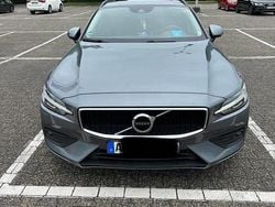 Grau Gebraucht 2018 Volvo V60 Momentum Kombi | 18.400 € (Guter Preis)
