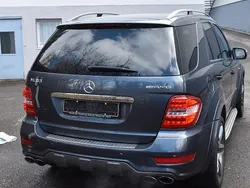 Grau Gebraucht 2010 Mercedes ML63 AMG AMG SUV | 29.999 € (Teuer)