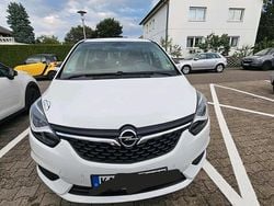 Weiß Gebraucht 2018 Opel Zafira Van / Kleinbus | 8.000 € (Guter Preis)