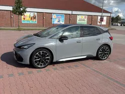 Grau Gebraucht 2023 Cupra Born Kleinwagen | 33.000 € (Fairer Preis)