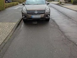 Braun Gebraucht 2013 VW Tiguan Style SUV | 9.500 € (Etwas zu teuer)