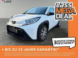 Weiss Gebraucht 2022 Toyota Aygo Play Kleinwagen | 12.980 € (Fairer Preis)