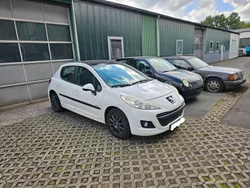 Weiß Gebraucht 2010 Peugeot 207 Urban Move Limousine | 1.390 € (Guter Preis)