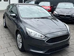 Grau Gebraucht 2015 Ford Focus Ambiente Limousine | 7.950 € (Guter Preis)
