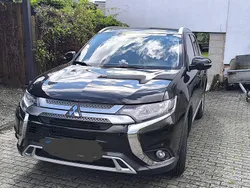 Schwarz Gebraucht 2019 Mitsubishi Outlander SUV | 17.990 € (Guter Preis)