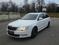 Weiß Gebraucht 2011 Skoda Superb Ambition Kombi | 4.490 € (Superpreis)
