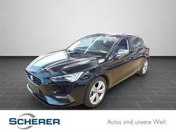 Mitternachtsschwartz (metallic) Gebraucht 2024 Seat Leon FR-Line Limousine | 25.650 € (Fairer Preis)