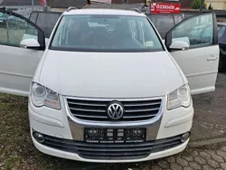 Weiß Gebraucht 2008 VW Touran Highline Van / Kleinbus | 4.950 € (Fairer Preis)