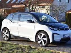 Weiß Gebraucht 2022 BMW i3 Kleinwagen | 20.950 € (Fairer Preis)