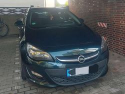 Grün Gebraucht 2015 Opel Astra Edition Limousine | 6.500 € (Fairer Preis)