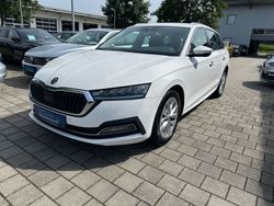 Weiß Gebraucht 2021 Skoda Octavia First Edition Kombi | 18.900 € (Etwas zu teuer)