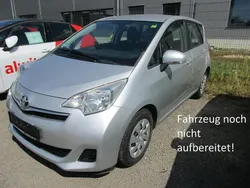 Silber Gebraucht 2011 Toyota Verso-S Life Van / Kleinbus | 6.970 € (Fairer Preis)