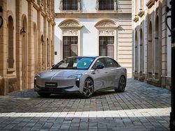 Grau Gebraucht 2025 Hongqi EH7 Limousine | 66.680 €