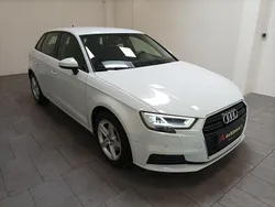 Weiß Gebraucht 2019 Audi A3 Sportback Basis Limousine | 16.470 € (Fairer Preis)