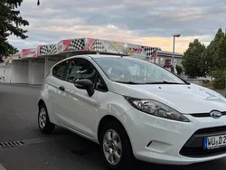 Weiß Gebraucht 2010 Ford Fiesta Kleinwagen | 3.000 €