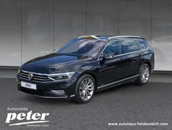 Deep black pearlescent Gebraucht 2019 VW Passat R-line Kombi | 27.880 €