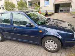 Blau Gebraucht 1999 VW Golf IV Kleinwagen | 3.300 € (Fairer Preis)