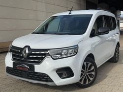 Weiß Gebraucht 2022 Renault Kangoo Intens Van / Kleinbus | 16.900 € (Fairer Preis)