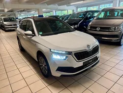 Bila moon/moon white Gebraucht 2022 Skoda Kamiq Tour SUV | 21.799 € (Fairer Preis)