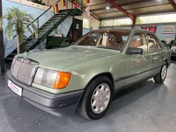 Grün Gebraucht 1987 Mercedes 200 Limousine | 4.990 €