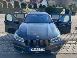 Grau Gebraucht 2019 BMW 750 Performance Limousine | 31.500 €